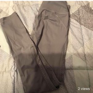 SOLD:Victoria’s Secret Sport Light gray leggings.